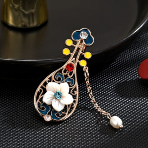 New Chinese style, traditional Chinese style, pearl tassel, mother of pearl, pipa brooch, high-end qipao accessories, chest flower brooch wholesale